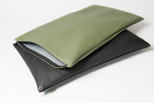 Funda de almohada clásica en dos tonos negro/verde salvia