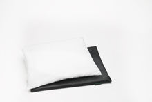 Funda de almohada MINI clásica de 2 tonos en negro/gris piedra con inserto