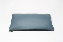 Funda de almohada clásica en dos tonos negro/azul puerto